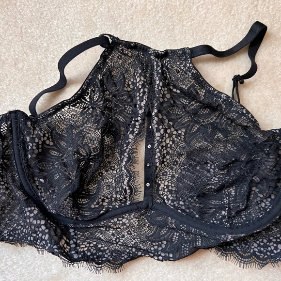 Victoria's Secret sheer lace halter bra, black w/ nude mesh lining, sz M, NWOT - Picture 3 of 6
